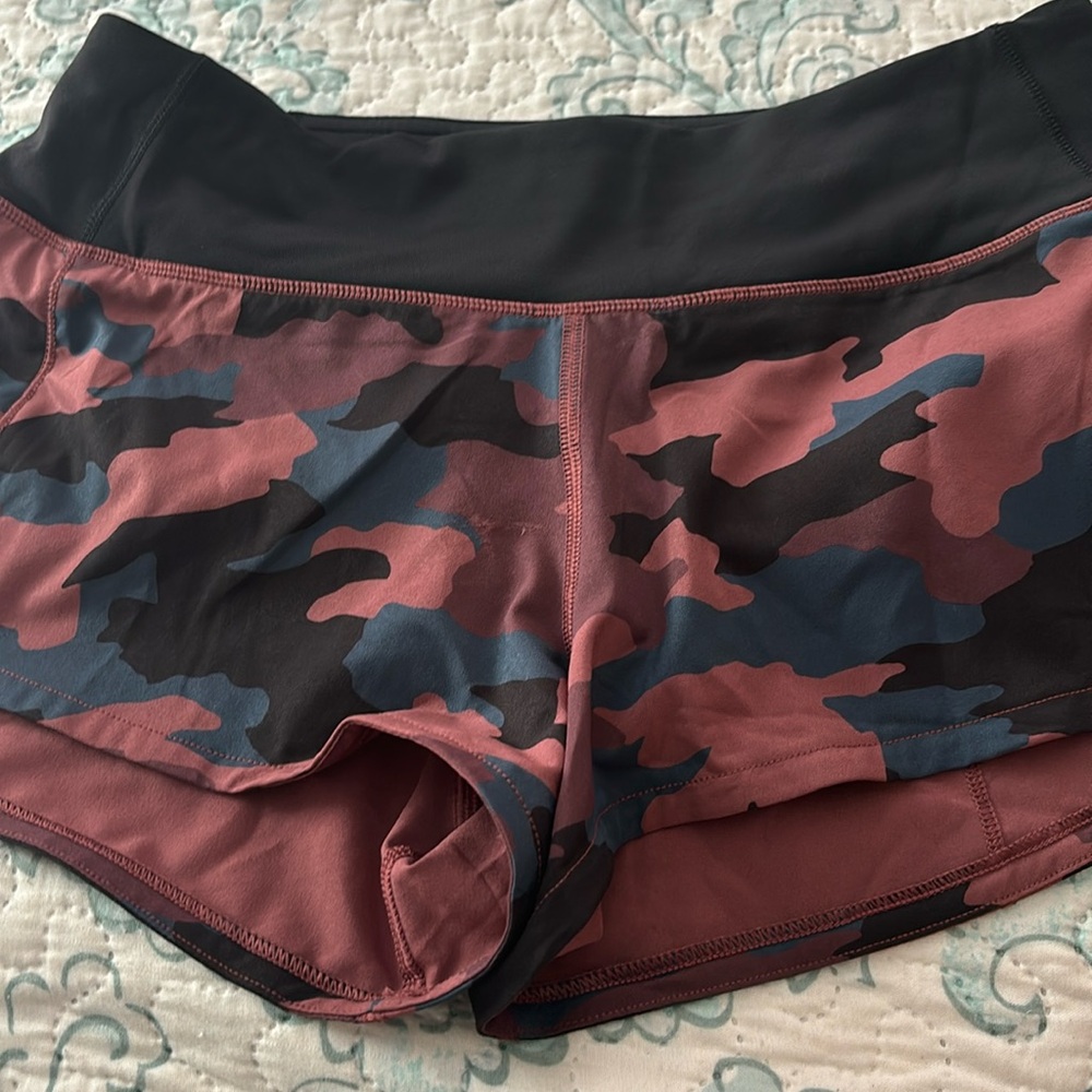 Lululemon hottie hot shorts 2.5 inch